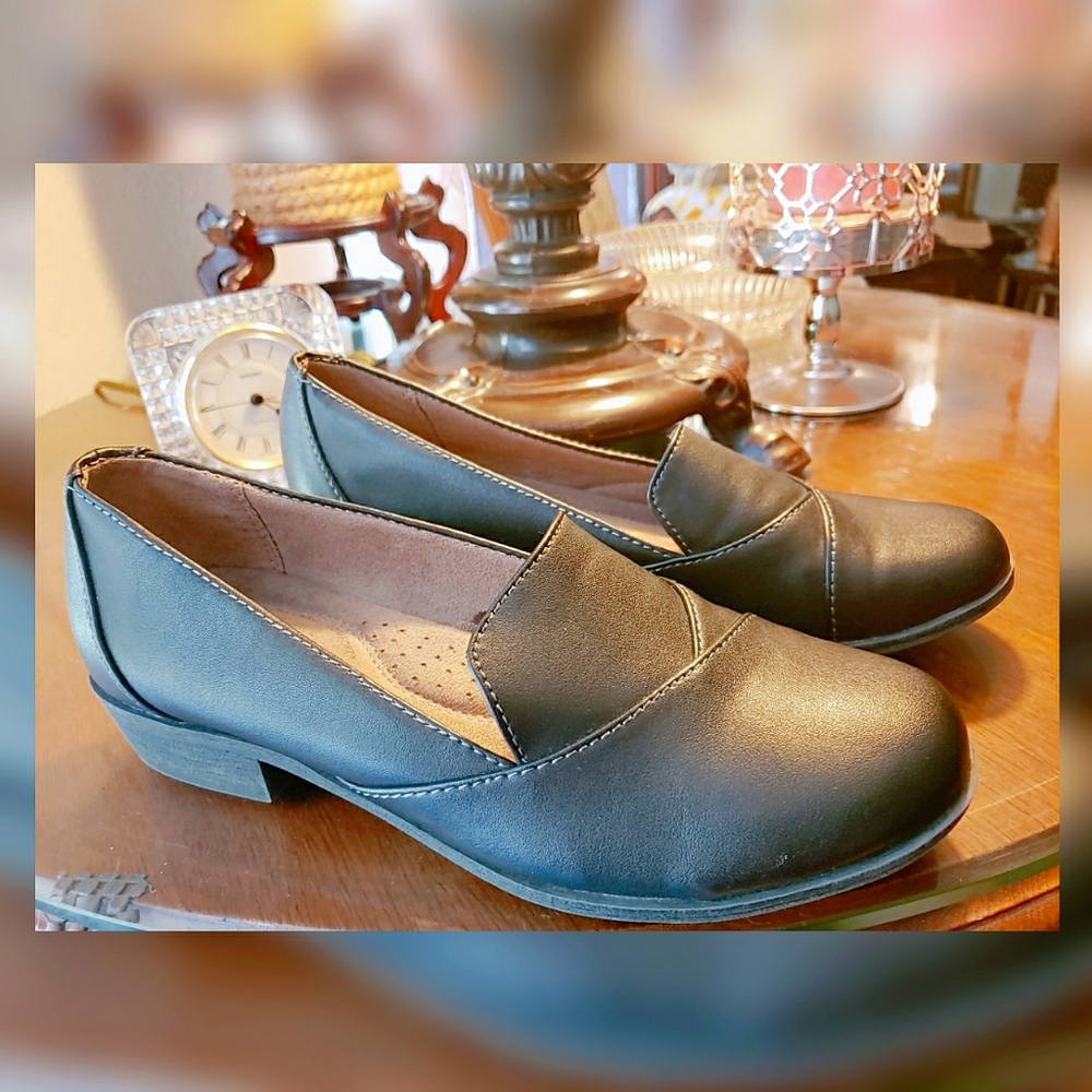 Natural Soul Black loafers